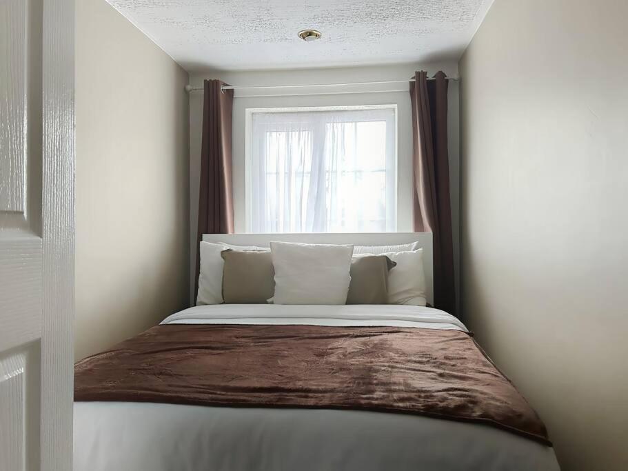Private Guest House - Double Bedroom, En-Suite And Workspace With Private Entrance, First Floor With No Lift And No Full Kitchen Leicester Bagian luar foto