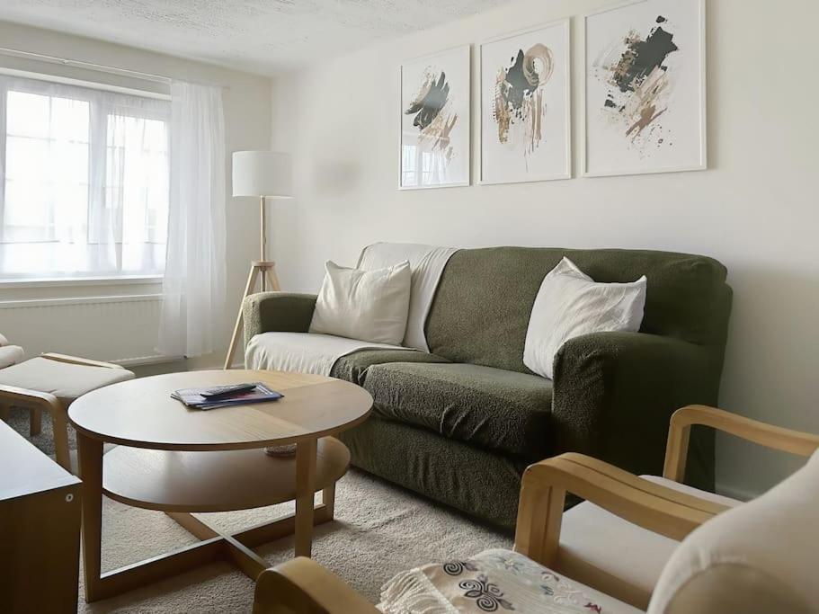 Private Guest House - Double Bedroom, En-Suite And Workspace With Private Entrance, First Floor With No Lift And No Full Kitchen Leicester Bagian luar foto